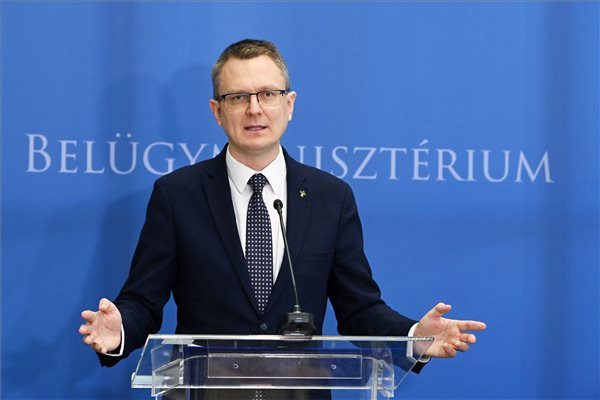 Rétvári: Többnapos komplex vizsgálat alá vetik a gyermekvédelmi intézmények vezetőit