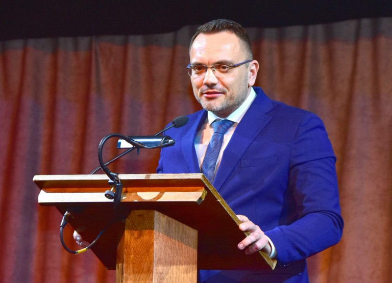 Fidesz-ellenzék nagykoalíció szavazta meg a polgármester több mint 6 milliós jutalmát