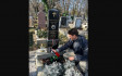 DK-s fiatalok lefújták fekete festékkel a Szálasi-emlékhelyet a Farkasréti temetőben