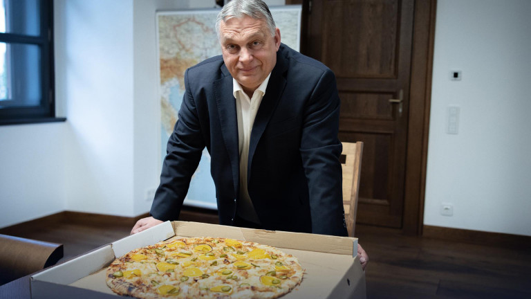 Orbán bevágta a narancsos pizzát és elkészült az ünnepi beszédével