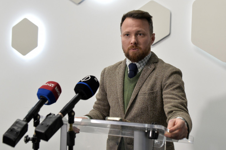 Fideszes polgármesterek is szembemennek egymással földadóügyben