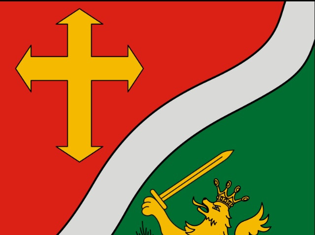 Táplánszentkereszt címerét elemzi a magyar média