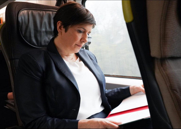 Dobrev árnyékkormánya brit árnyékkormánnyal találkozik