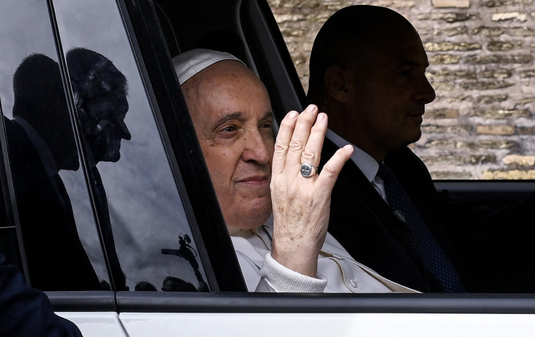Ferenc pápa méltóság elleni bűnnek tartja az abortuszt, a béranyaságot és a nemváltást