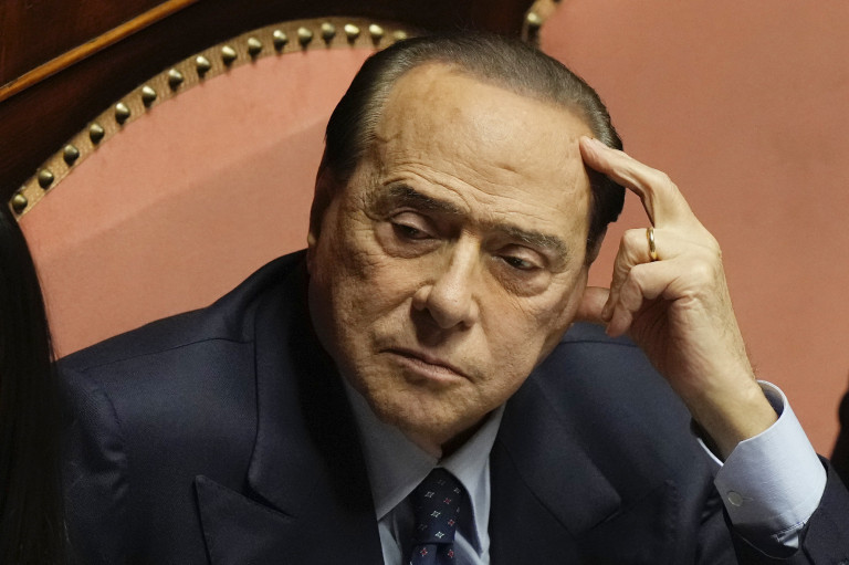 Százmillió eurót hagyott 53 évvel fiatalabb barátnőjére Berlusconi