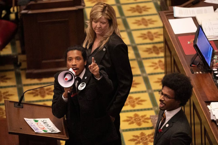 Zendülésre hivatkozva zárta ki két képviselőjét Tennessee állam törvényhozása