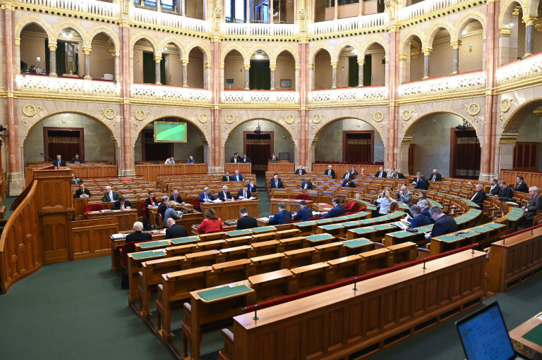 Kálmán Olga Orbánnak a parlamentben: Völner megszegte a fideszes hallgatás törvényét
