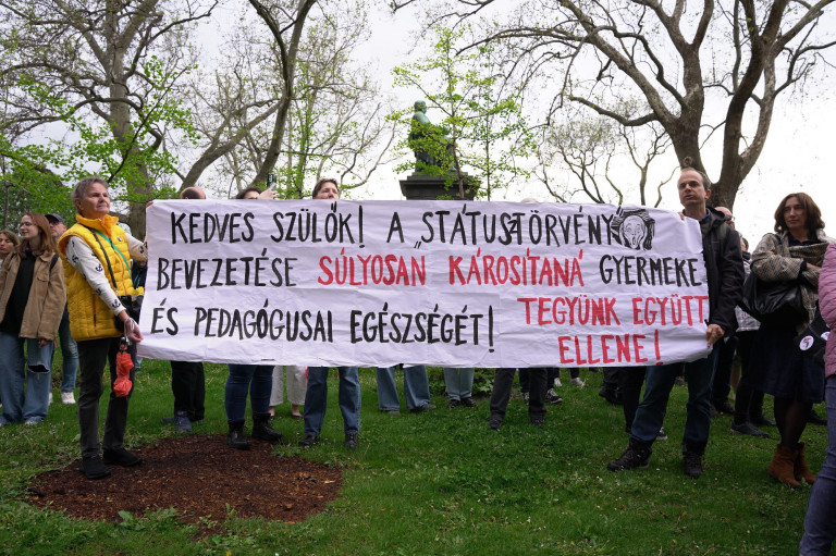 „Egy 16-17 éves gyereknek is egyértelmű, hogy a kormány mellébeszél”
