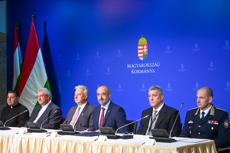 Semjén: Bayer Zsolt nem hirdetett békemenetet a pápalátogatásra