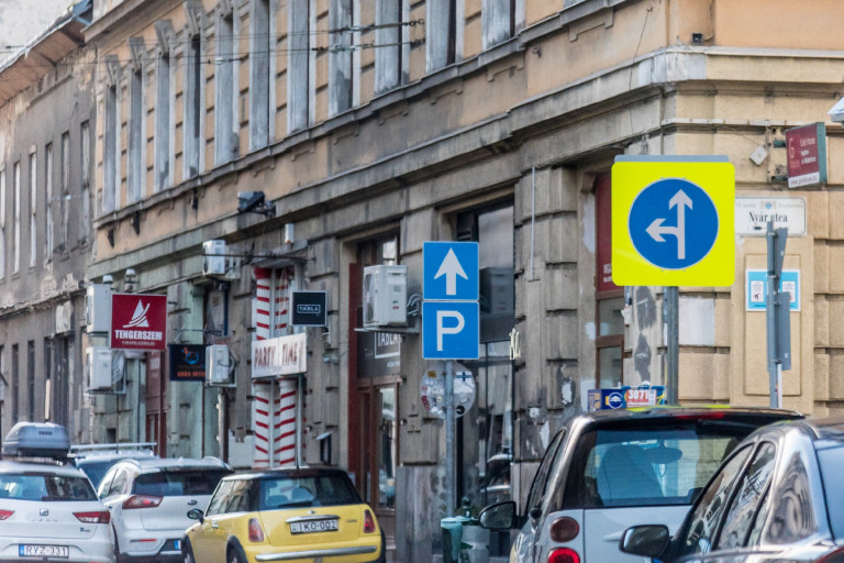 „Kié a közterület? Ha kinézek az ablakon, azt látom, az autóké”