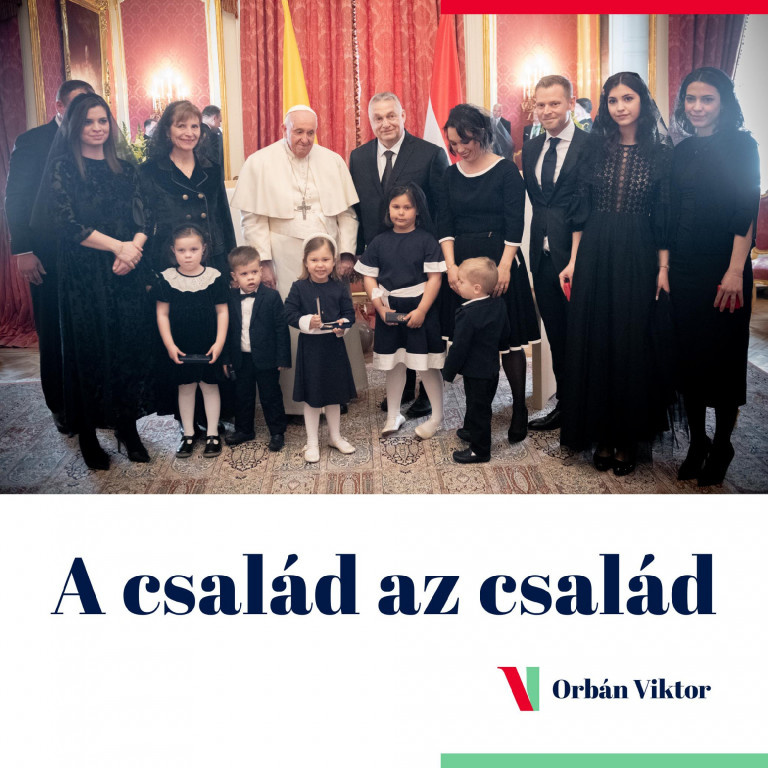 Keserűséget szült az Orbán család pápás fotója