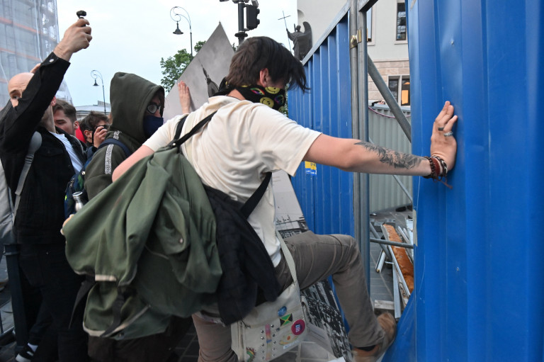 TASZ: Nem a tüntetők, a rendőrök követtek el súlyos erőszakot