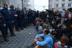 Kiengedték a Karmelitától elvitt tüntető exrendőrt