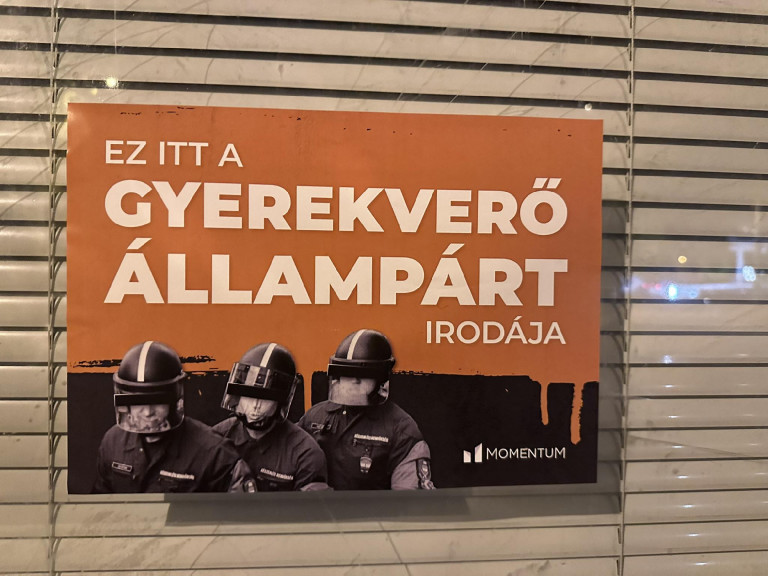 „Gyerekverő állampárt” – akciózott a Momentum