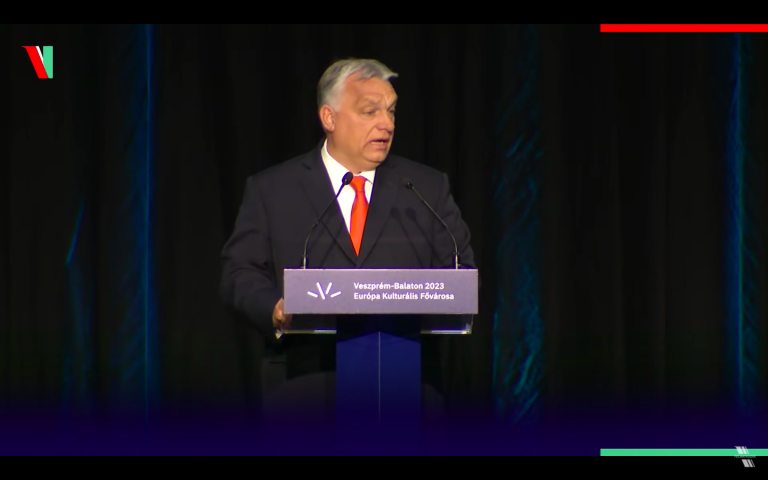 Orbán Veszprémben: Ha nem tudja teljesíteni eredeti küldetését, akkor mi végre az Európai Unió?
