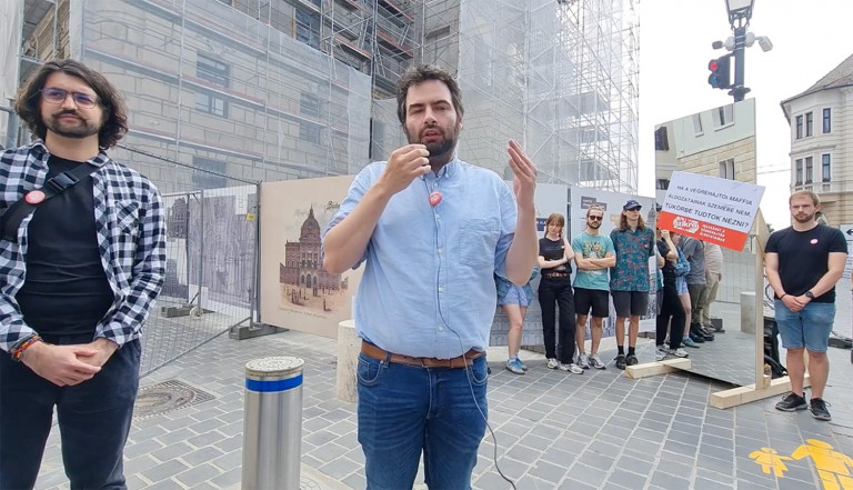 Tükröt állított a fideszes honatyáknak Jámbor András a Karmelitánál