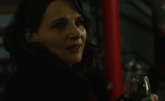 Felkavaró, ahogy Juliette Binoche egy gyötrő szerelmi háromszögbe keveredik legújabb filmjében