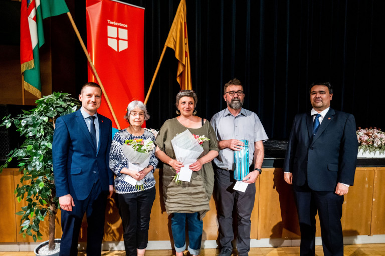 Kirúgott tanárokat ismert el Terézváros önkormányzata a pedagógusnapon