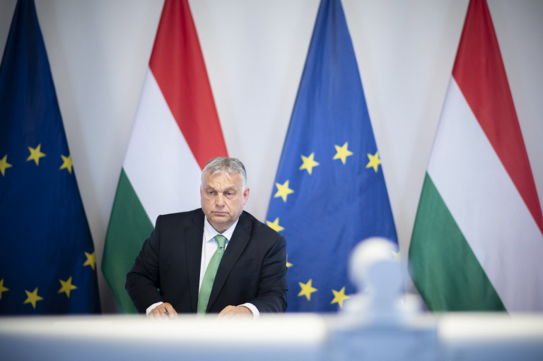 Hiába az orbáni propaganda, Magyarország EU-tagságának támogatottsága is „áll, mint a cövek”