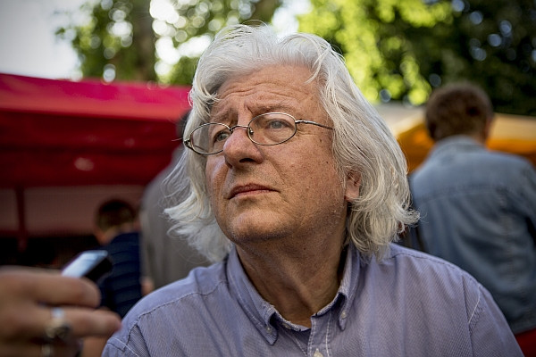 „Telítődtem ezekkel a nosztalgikus futballizékkel” – Esterházy Péter-interjú
