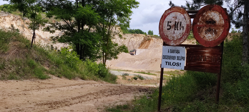 Márkón újabb hulladéklerakó miatt fújtak riadót az ivóvizükért aggódó civilek