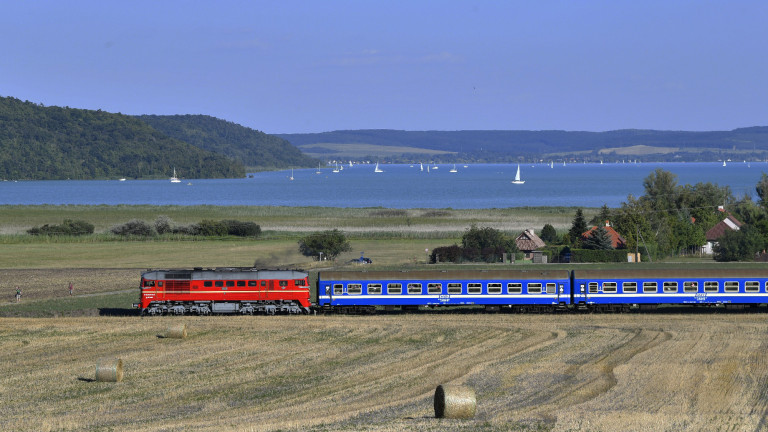 Vasárnap hazavonatozni a Balatonról: túlélőtúra