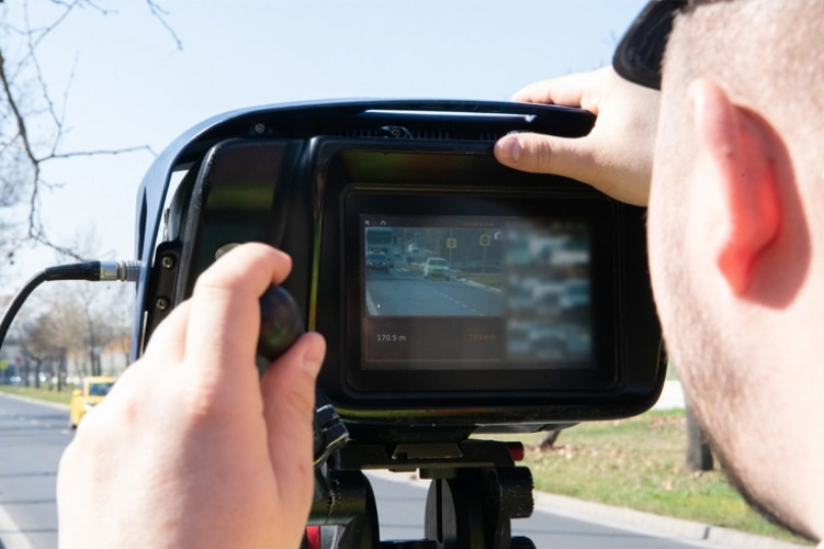 Borsodban néha a rendőrök is figyelmeztetnek a traffipaxra