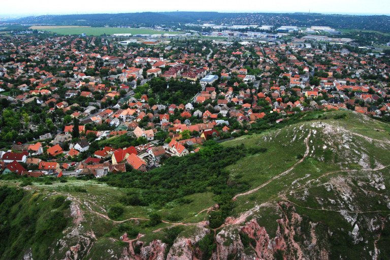 Budaörs reagált Lázár fenyegetésére: marad a kedvezményes helyközi díjszabás