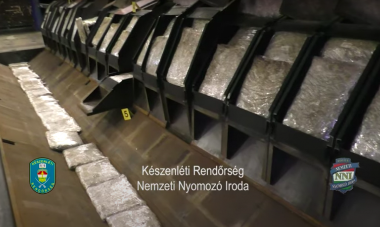 Másfél mázsa marihuánát találtak egy kávéőrleményt szállító kamionban