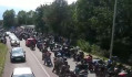 Kitiltották a visegrádi Panoráma útról a motorosokat, akik bosszúból felvonulást tartottak a helyszínen