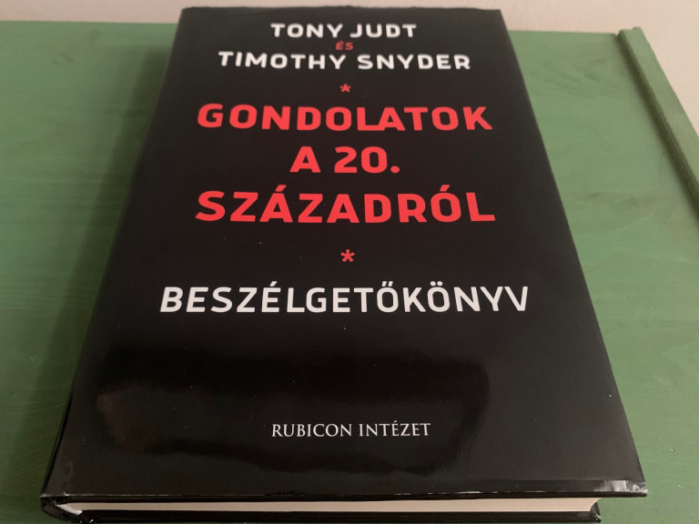 A Dreyfus-ügytől Irakig beszéli át a történelmet két szellemi rocksztár