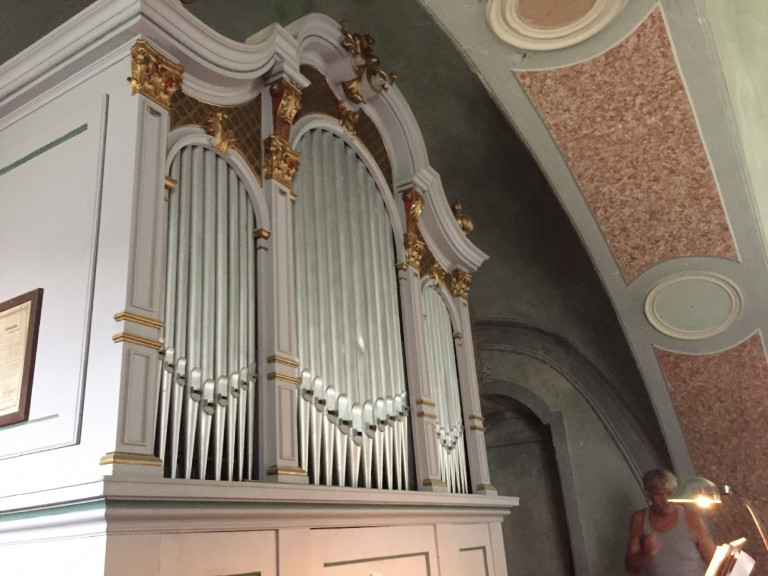 Az orgona, amin még Liszt Ferenc játszott, a templomi pad, amin ült – Bedegkéren