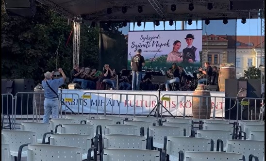 Lezárt nézőtérnek játszott a zenekar Szekszárdon