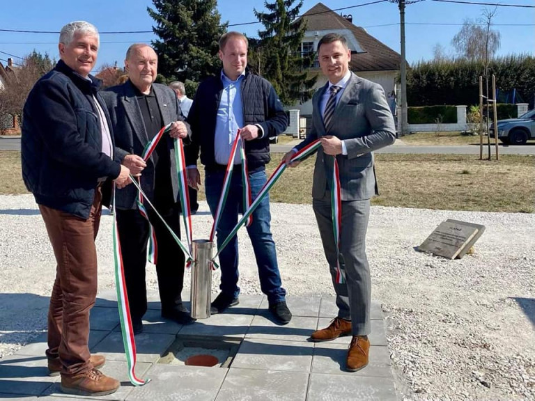 Fóton a fideszes polgármester után a helyettese kaphat többmilliós jutalmat