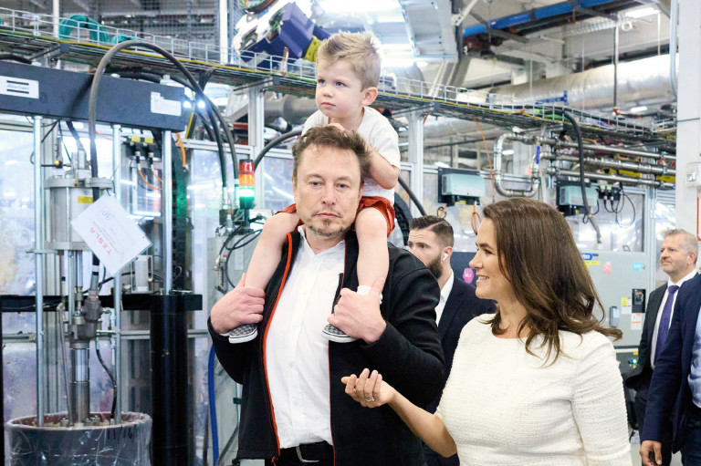 Elon Musk megvonta az anyagi támogatást a 14. gyerekétől