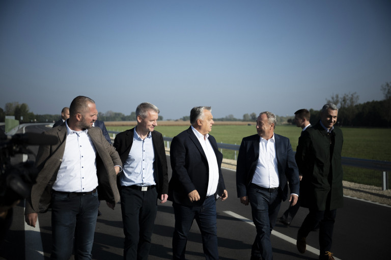 Orbán utat avatott: Saját utunkon kell járnunk