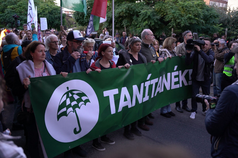 A pedagógusok átvezénylését készíthetik elő a szakszervezet szerint