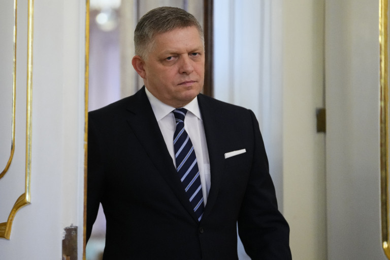 „Túl sok DNS” miatt felfüggeszti a koronavírus-vakcinák behozatalát a szlovák kormány