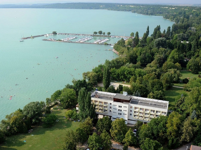 Club Aliga-beruházás: három helyi képviselő megkérdezné a lakosságot, de a testület leszavazta őket