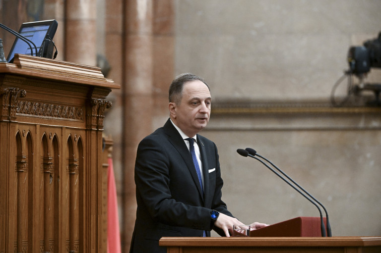 Vitézy Dávid javára visszalépett a Jobbik főpolgármester-jelöltje