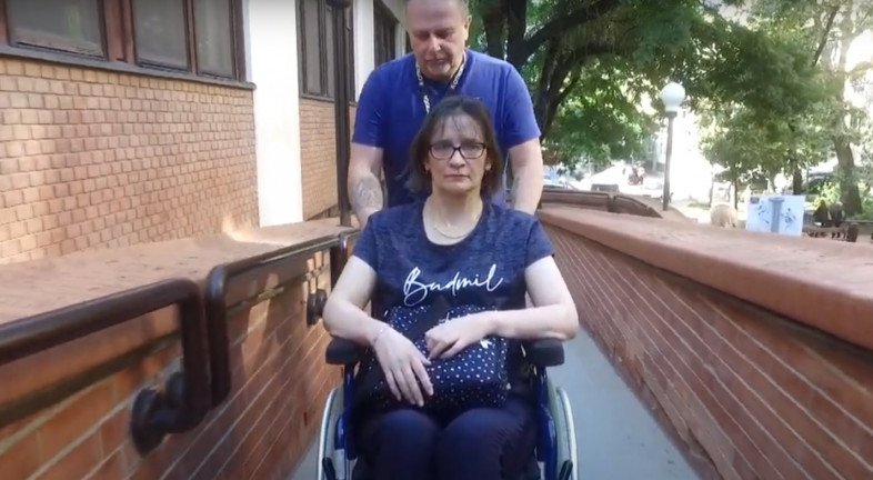 Másokról gondoskodott, most lábra sem tud állni