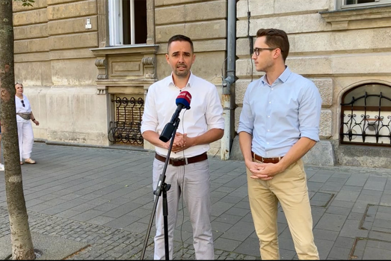 Nem követtek el jogsértést a Momentum politikusai, amikor a kastélyok privatizálása ellen tüntettek