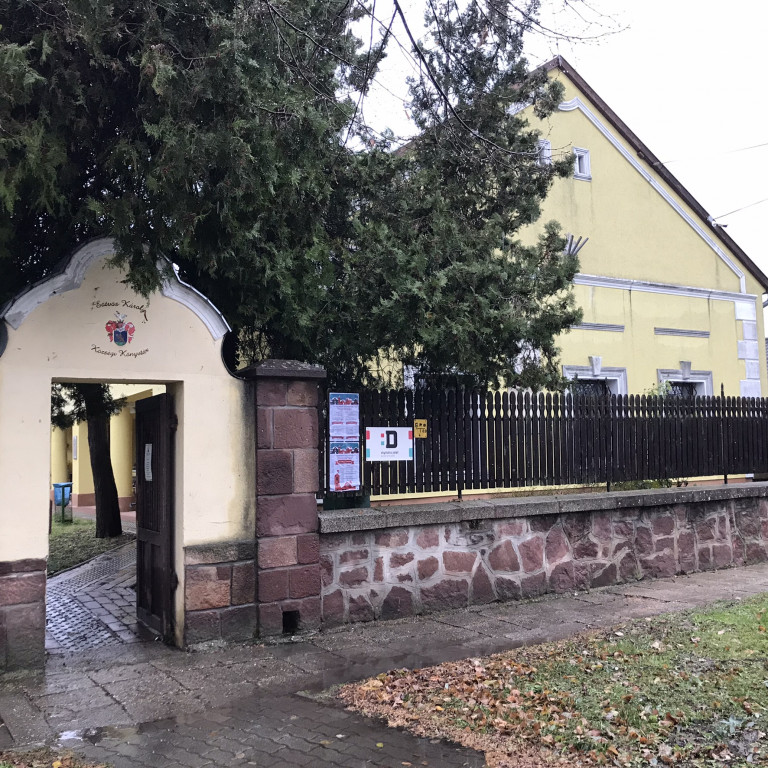 Ahol a turista nem jár: ma könyvtár működik Eötvös Károly egykori szülőházában