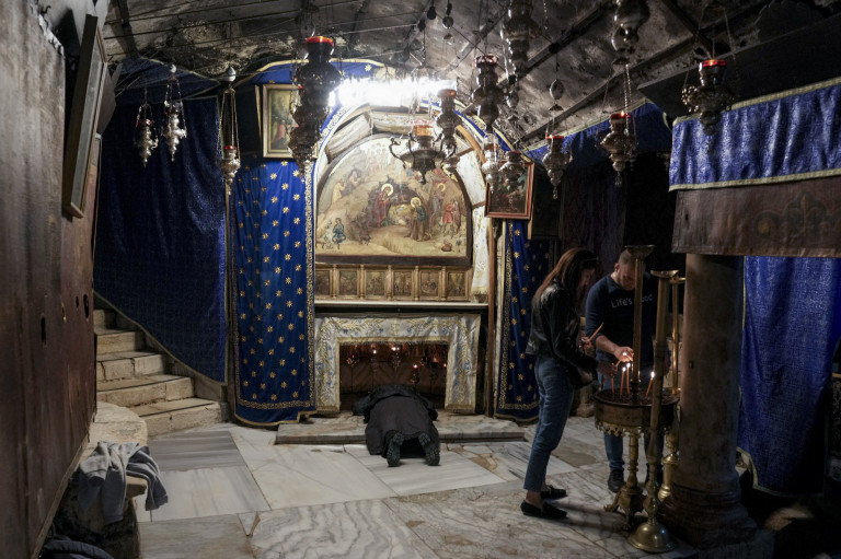 Zarándokok, turisták nélkül ünnepelnek Betlehemben