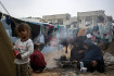 Menekülttáborokba nyomul be az izraeli hadsereg Gázában