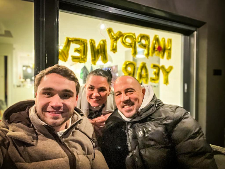 Még nem edz, de már szelfin mosolyog Milák Kristóf