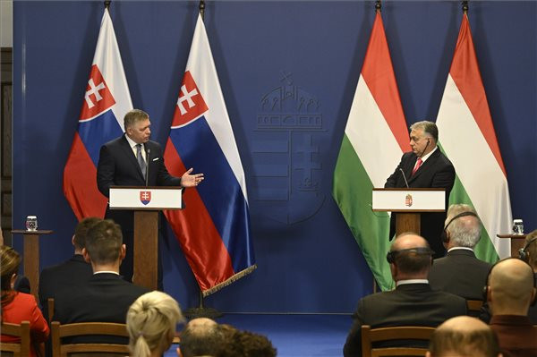 Robert Fico: Nem fogom engedni, hogy Magyarországot megbüntessék Brüsszelben
