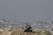 Egyhónapos tűzszünetről egyeztet Izrael és a Hamász