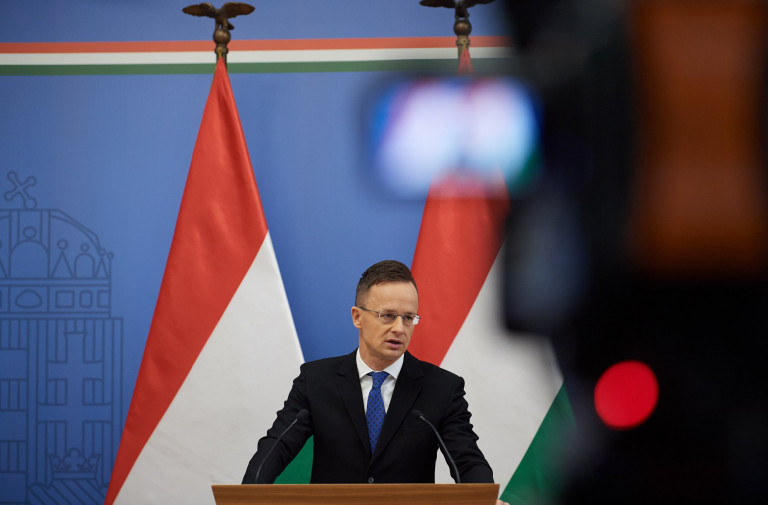 Szijjártó: Az európai vezetők, akik összegyűlnek Párizsban, meg akarják akadályozni az ukrán békét