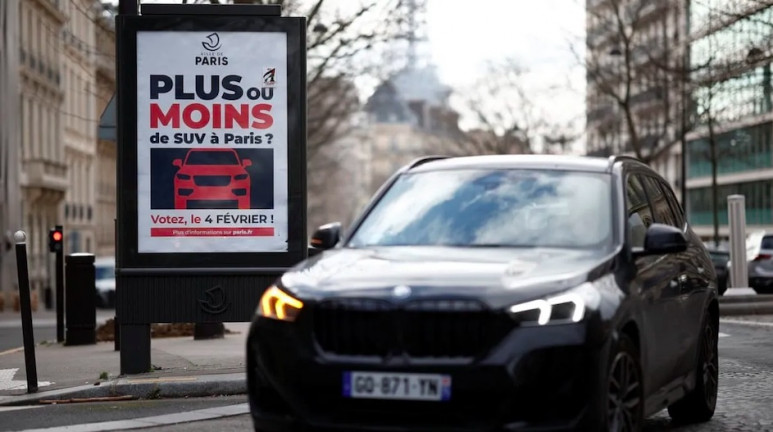 Háromszorosára emelik a városi terepjárók parkolási díját Párizsban